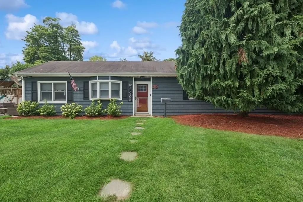 76 Cadman Avenue Babylon NY 11702