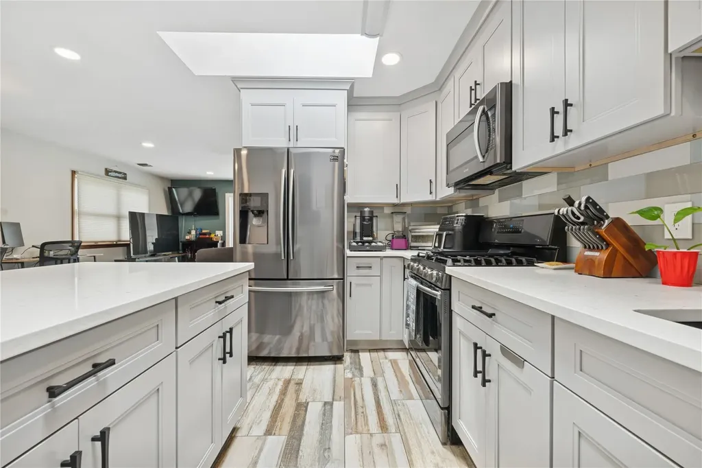 76 Cadman Avenue Babylon NY 11702