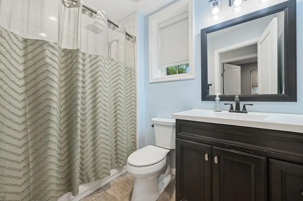 76 Cadman Avenue Babylon NY 11702