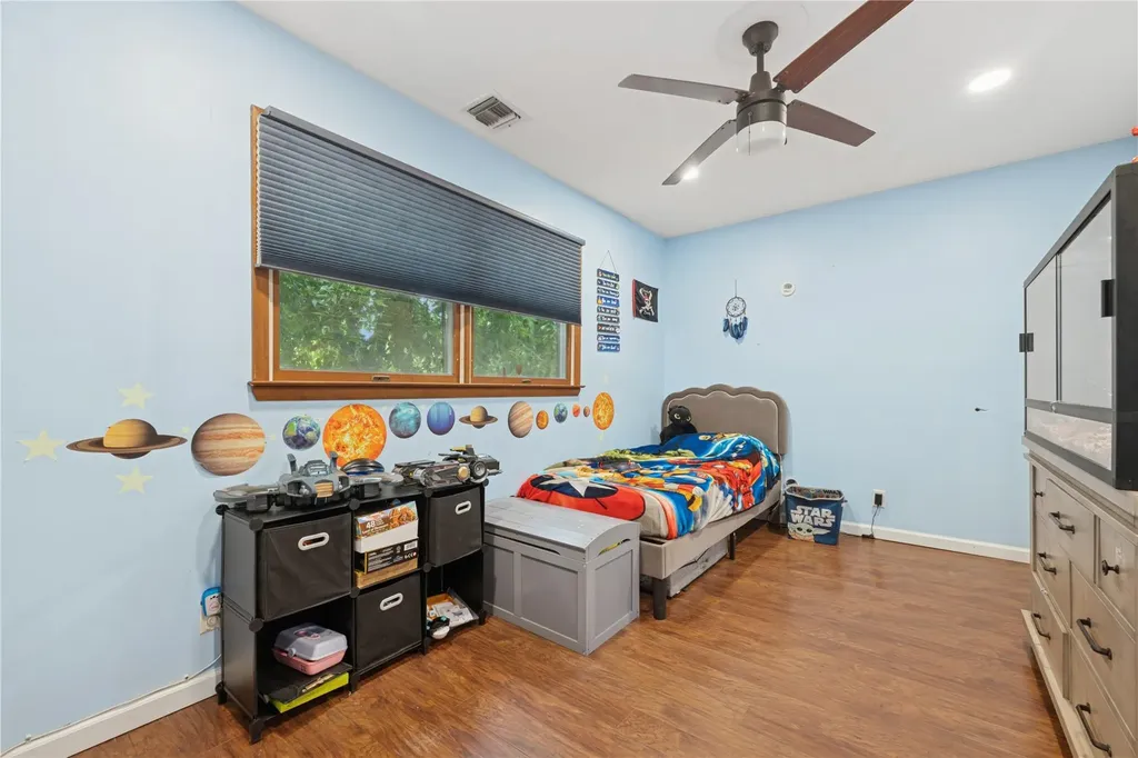 76 Cadman Avenue Babylon NY 11702