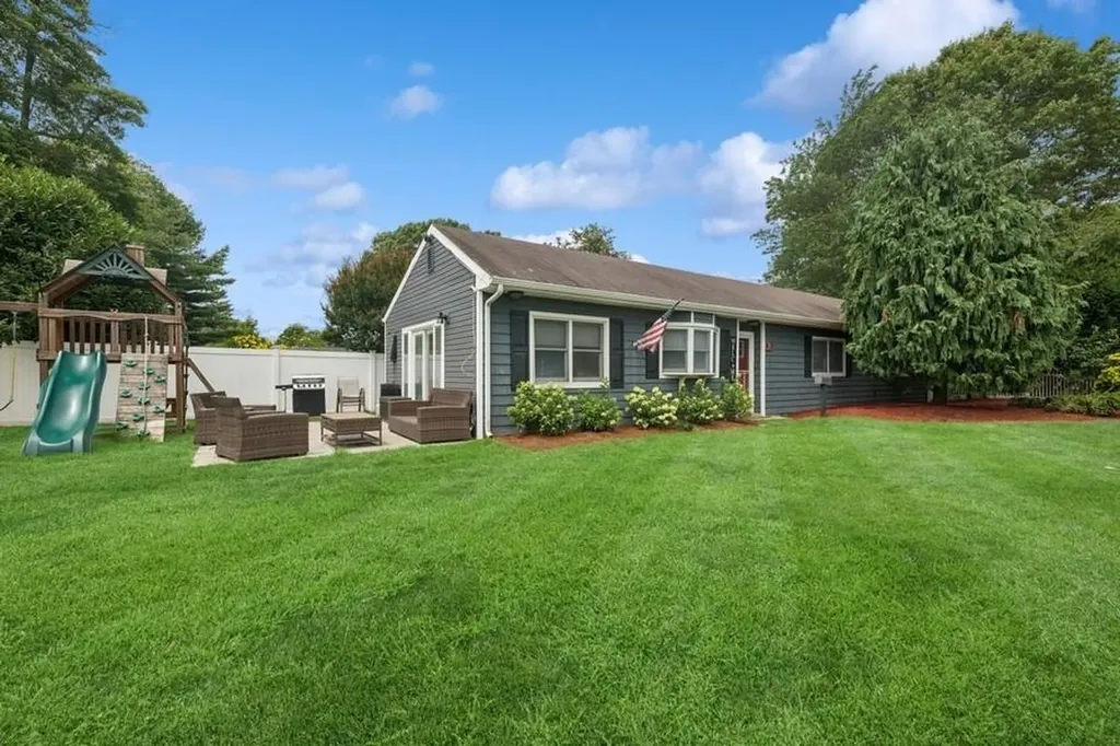 76 Cadman Avenue Babylon NY 11702