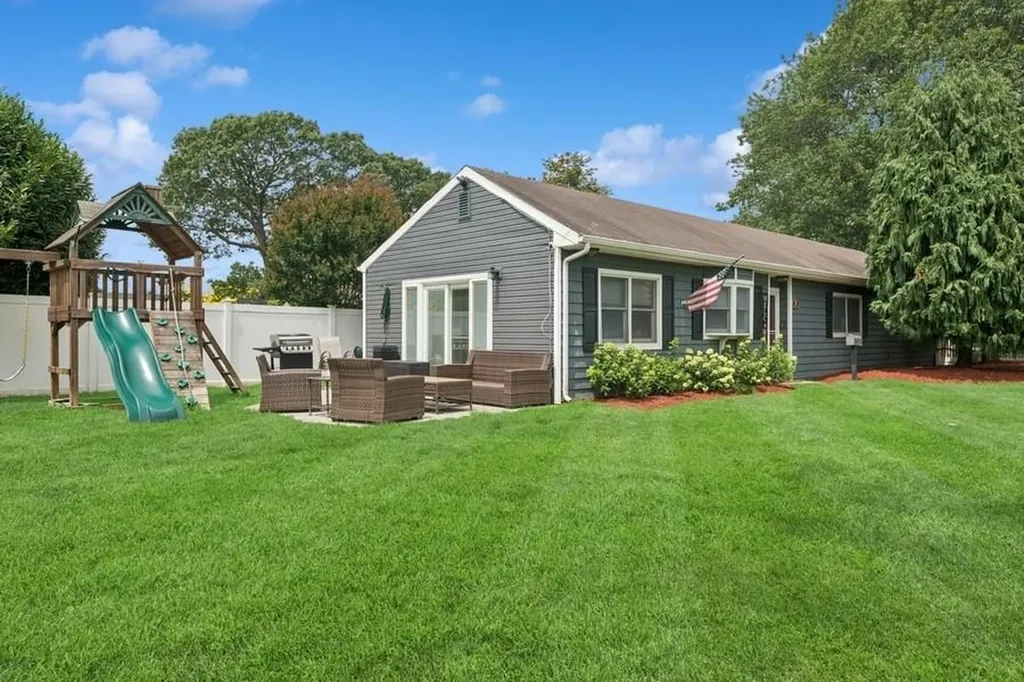 76 Cadman Avenue Babylon NY 11702