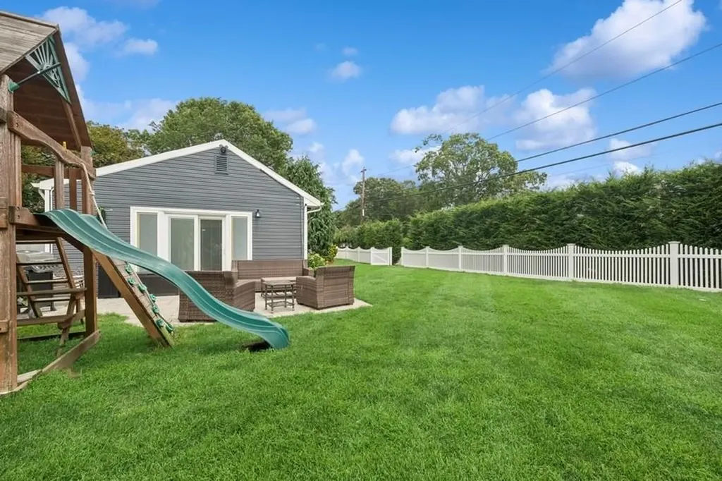 76 Cadman Avenue Babylon NY 11702