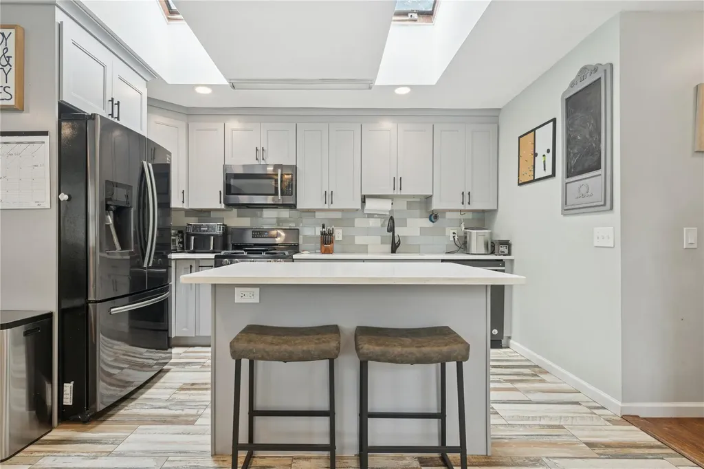 76 Cadman Avenue Babylon NY 11702