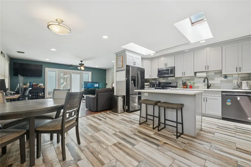 76 Cadman Avenue Babylon NY 11702