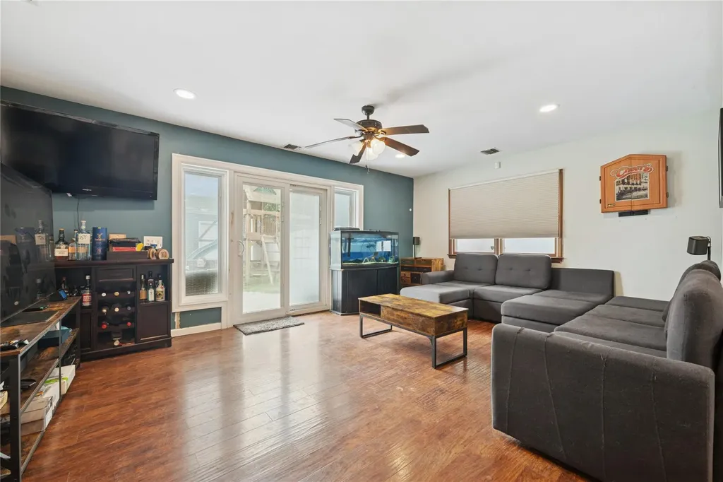 76 Cadman Avenue Babylon NY 11702