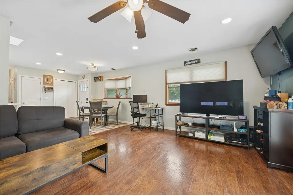 76 Cadman Avenue Babylon NY 11702