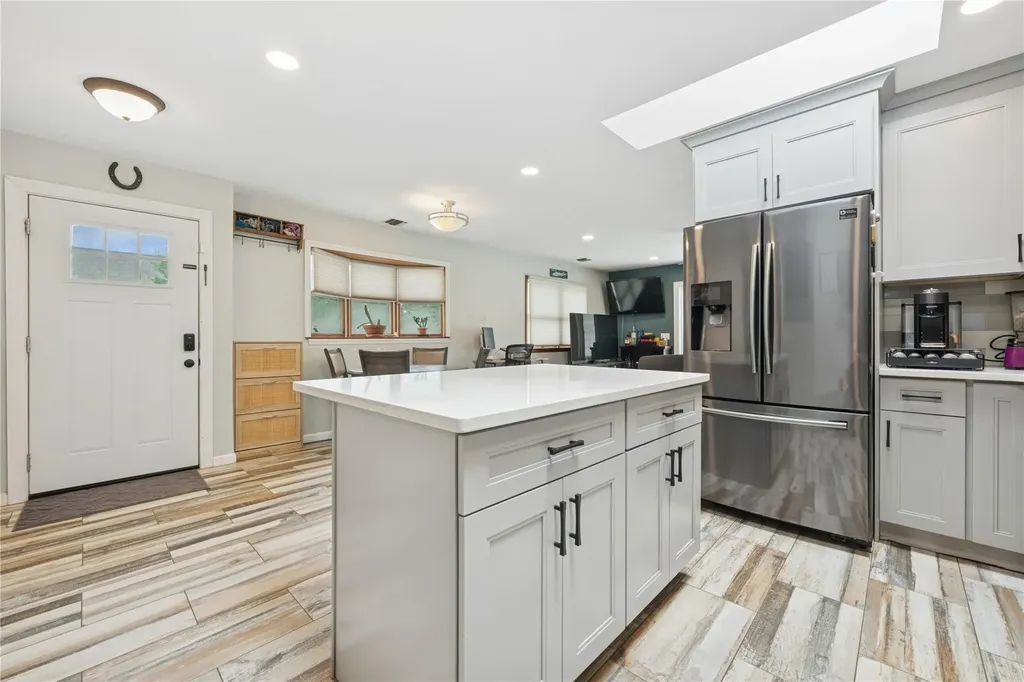 76 Cadman Avenue Babylon NY 11702