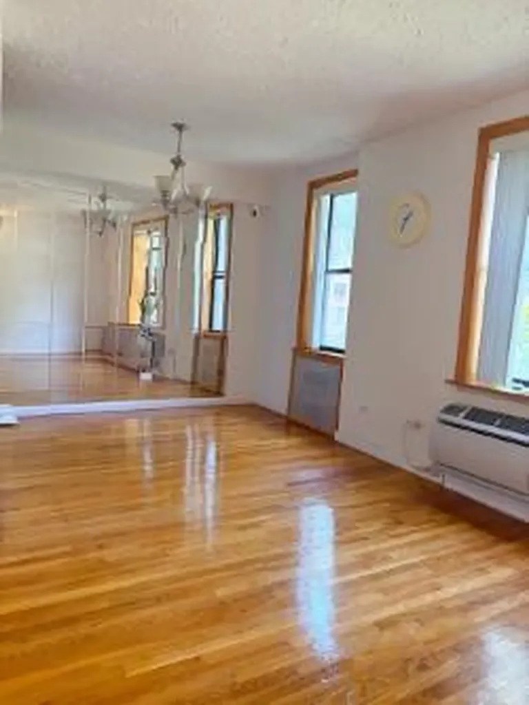 140-39 34 Avenue Flushing NY 11354