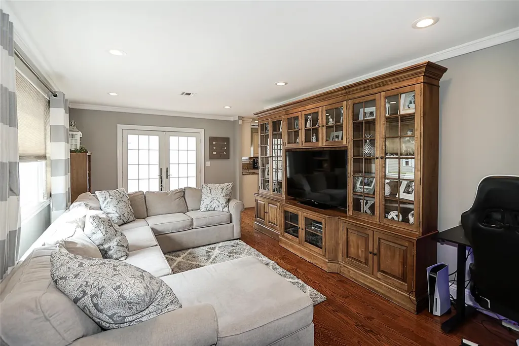 175 Division Avenue Massapequa NY 11758