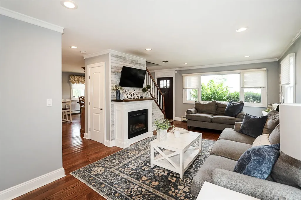 175 Division Avenue Massapequa NY 11758