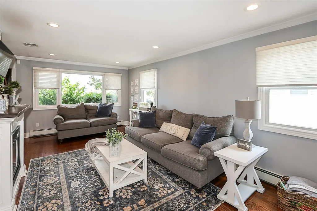 175 Division Avenue Massapequa NY 11758