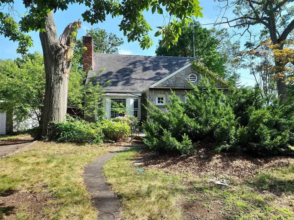 2 Birch Lane New Hyde Park NY 11040
