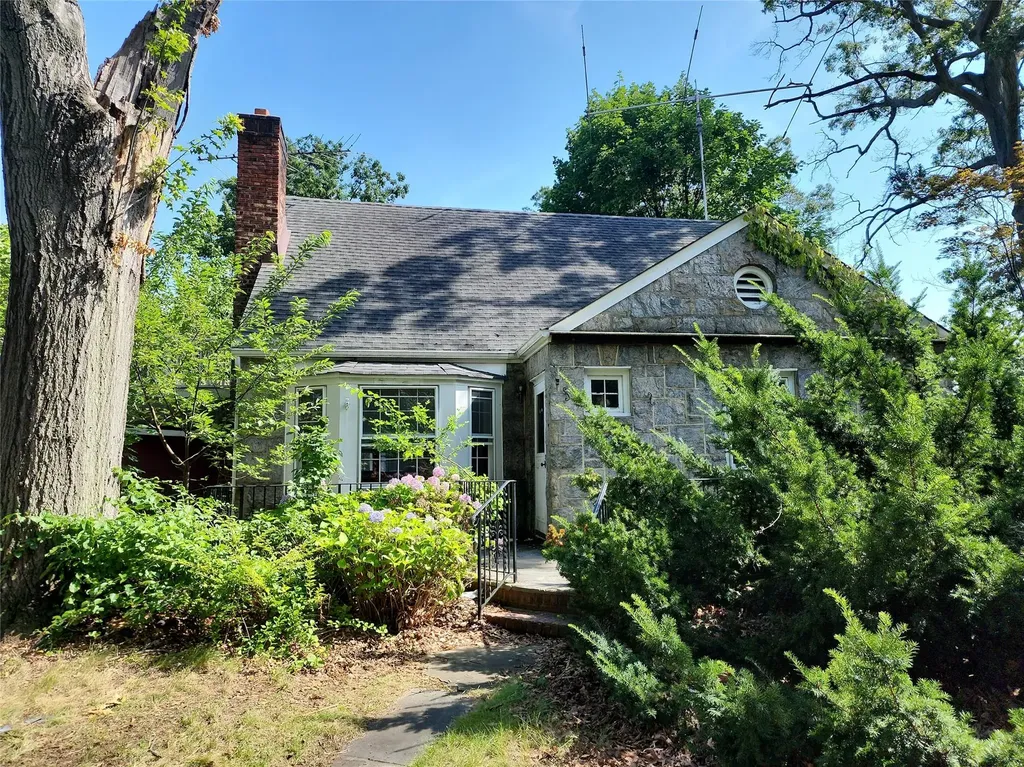 2 Birch Lane New Hyde Park NY 11040