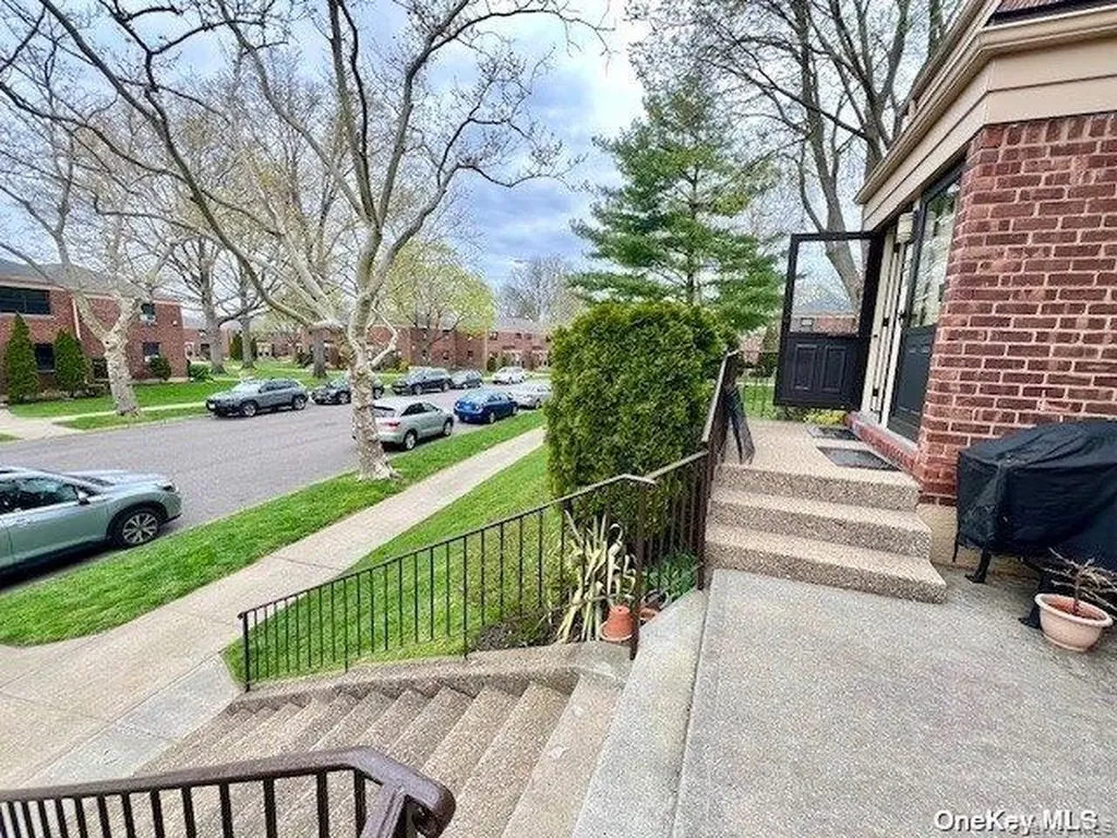 219-36 74 Avenue Bayside NY 11364