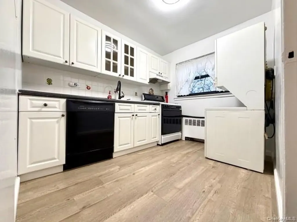 219-36 74 Avenue Bayside NY 11364