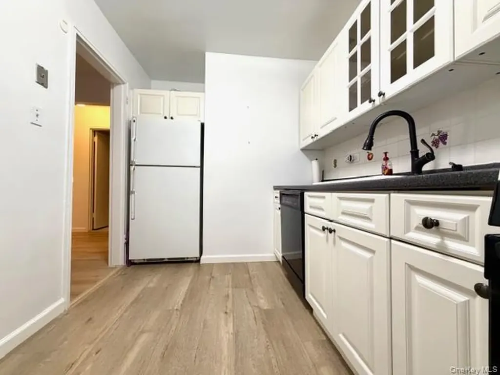 219-36 74 Avenue Bayside NY 11364