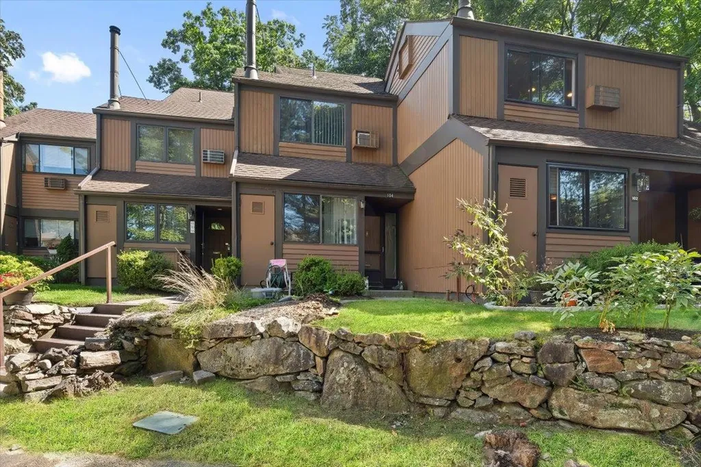 104 Round Hill Road Dobbs Ferry NY 10522