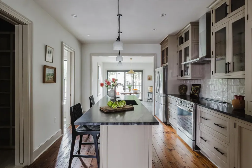 22 8th Street Hudson NY 12534