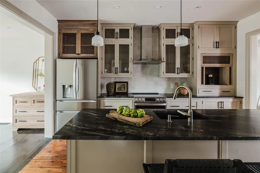 22 8th Street Hudson NY 12534