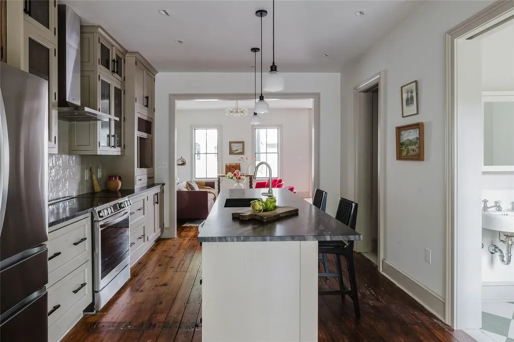 22 8th Street Hudson NY 12534