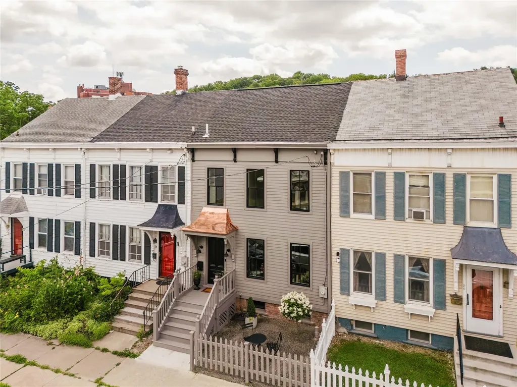 22 8th Street Hudson NY 12534