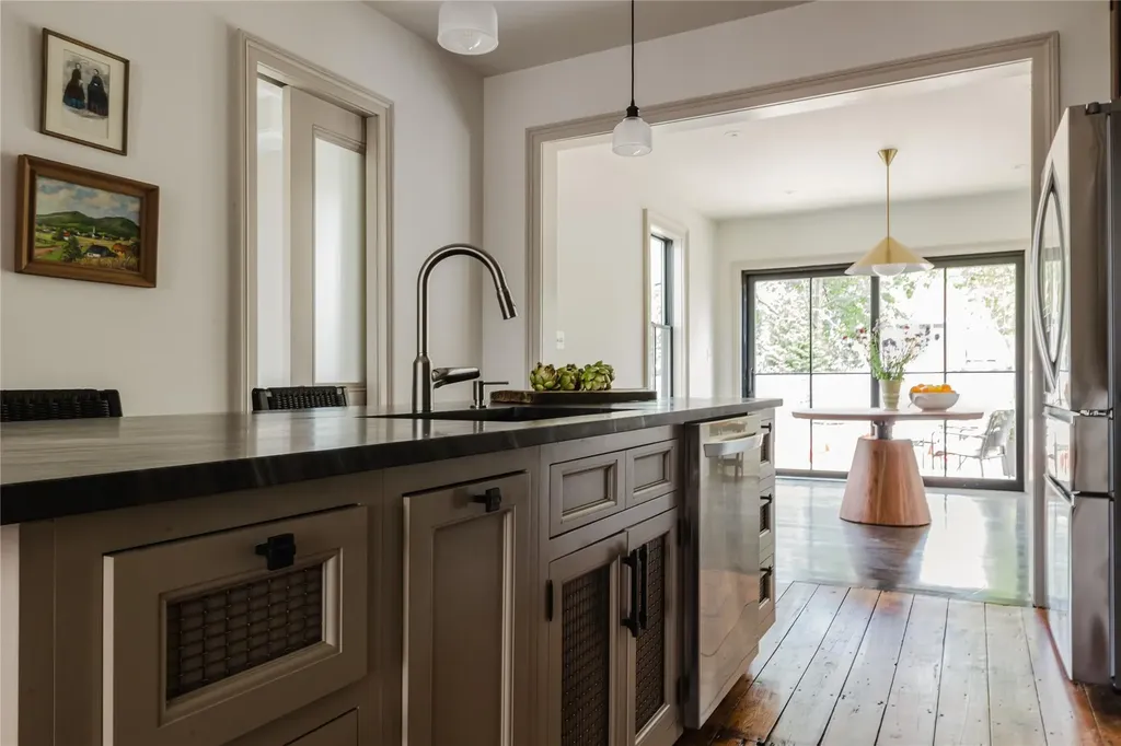 22 8th Street Hudson NY 12534