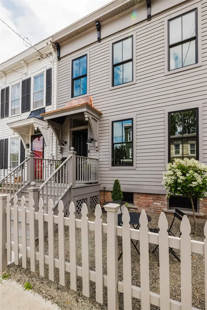 22 8th Street Hudson NY 12534