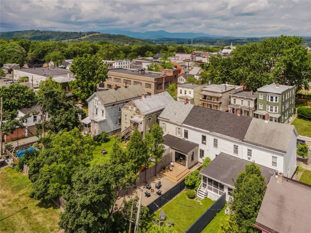 22 8th Street Hudson NY 12534