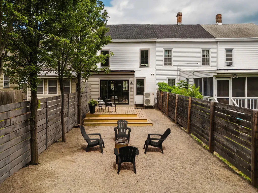 22 8th Street Hudson NY 12534
