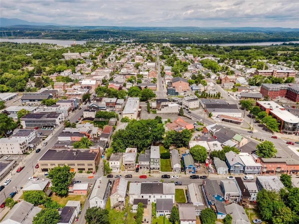 22 8th Street Hudson NY 12534