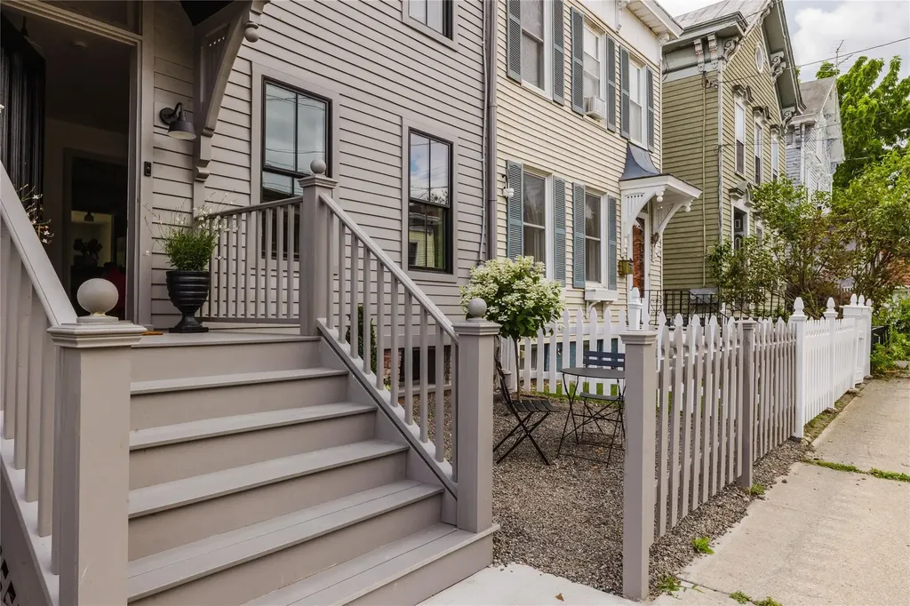 22 8th Street Hudson NY 12534