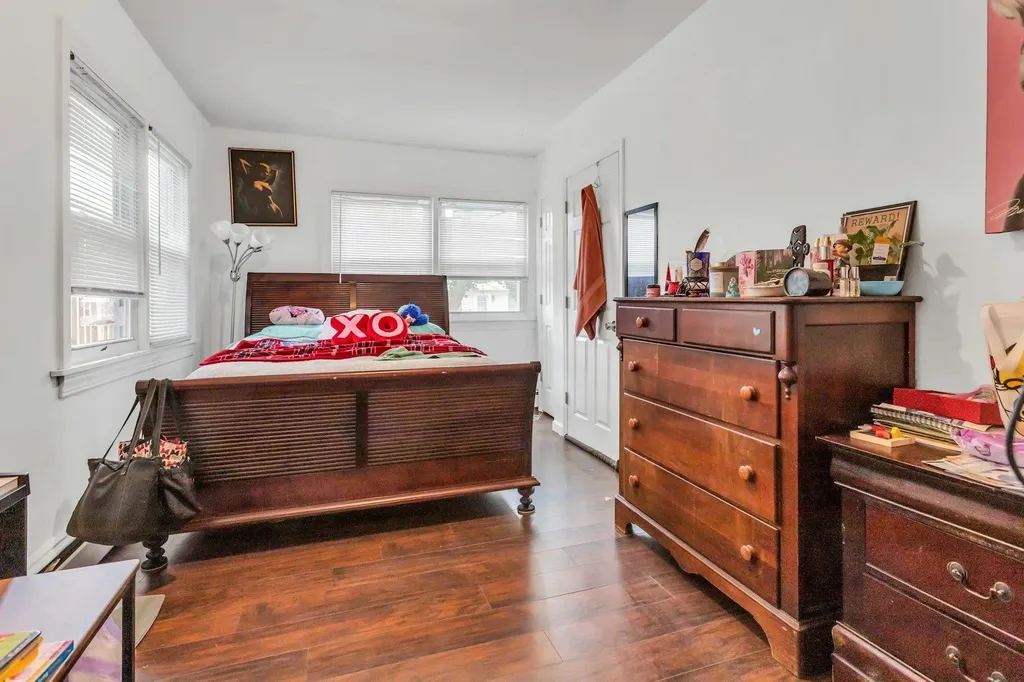 95 E 3rd Street Deer Park NY 11729