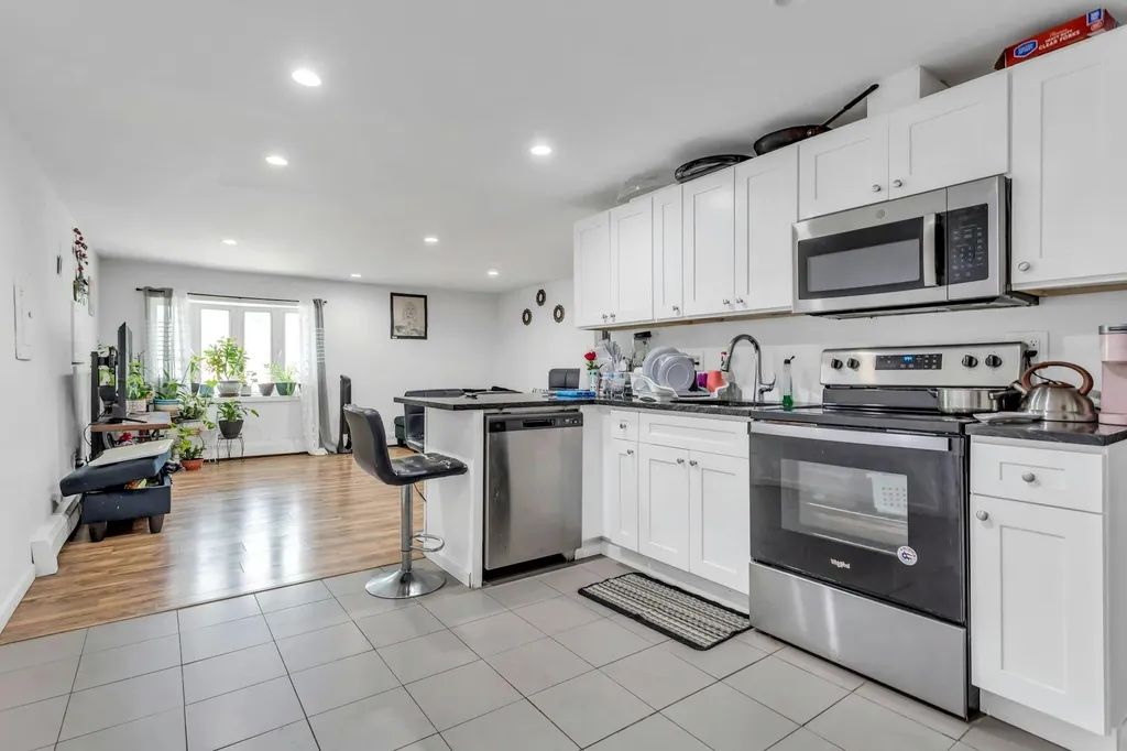 95 E 3rd Street Deer Park NY 11729