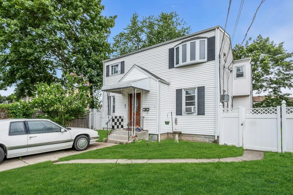 95 E 3rd Street Deer Park NY 11729