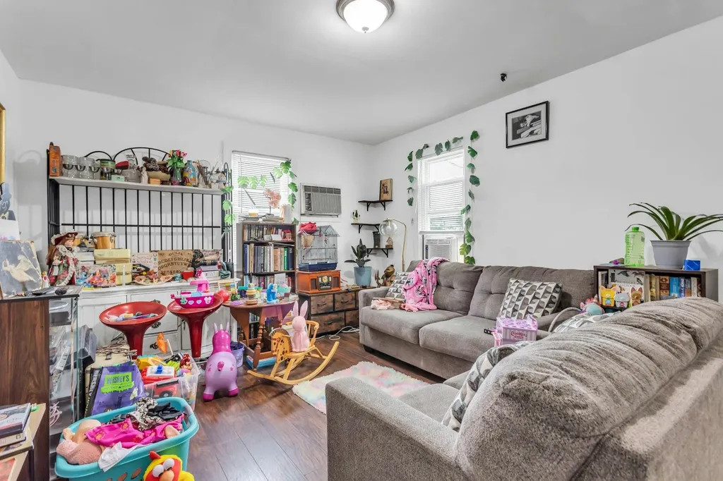 95 E 3rd Street Deer Park NY 11729