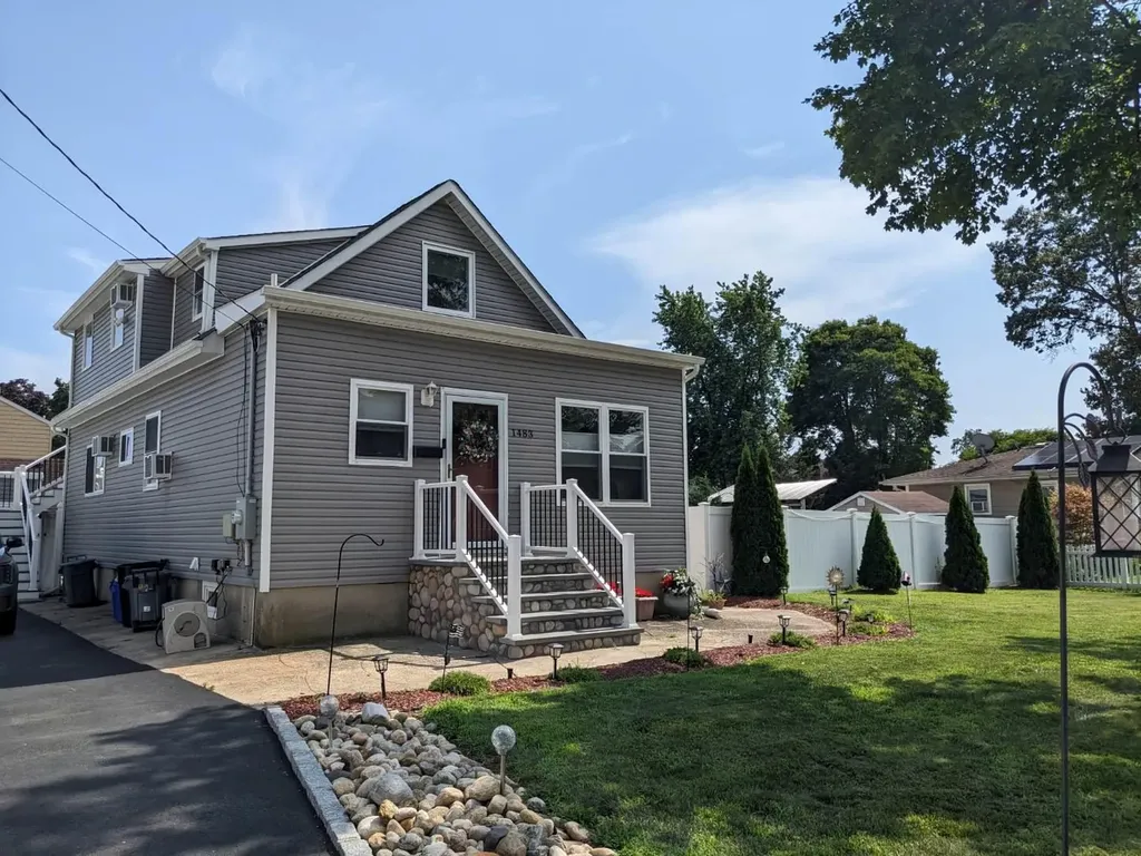 1483 12th Street West Babylon NY 11704