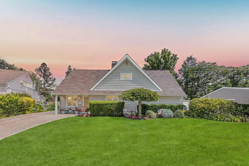 6 Bridge Lane Hicksville NY 11801