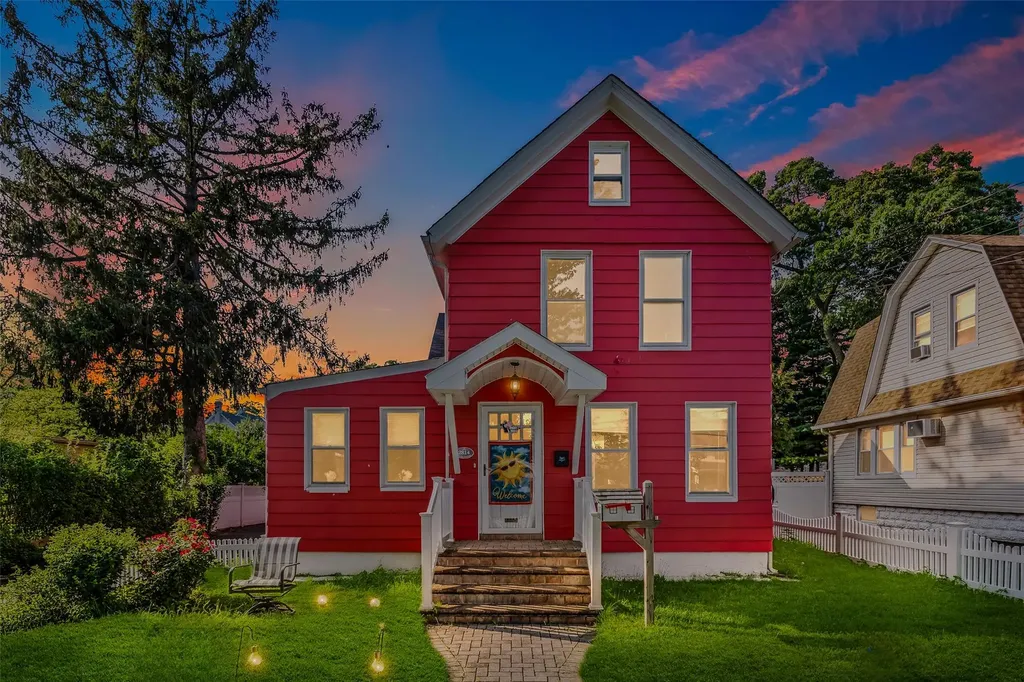 2814 Weeks Avenue Oceanside NY 11572