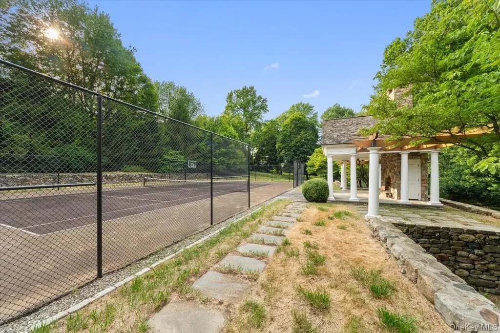 4 Ashfields Lane Armonk NY 10504