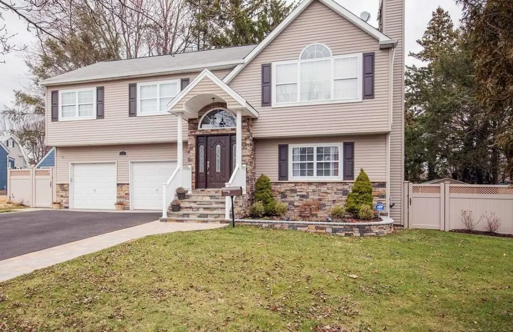 2 Walker Avenue Syosset NY 11791