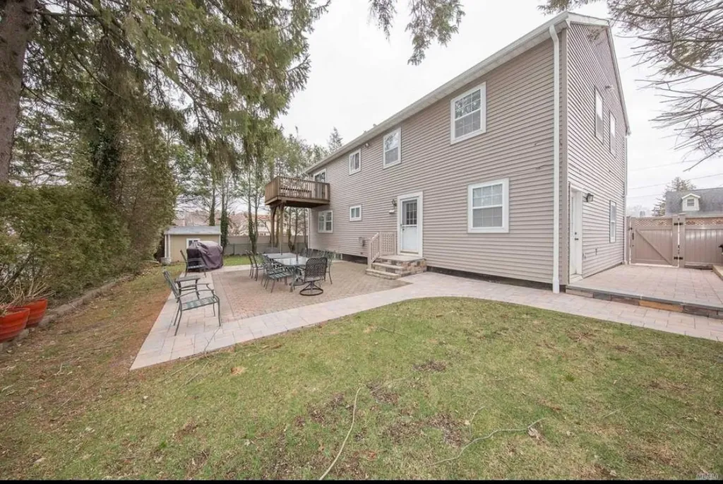2 Walker Avenue Syosset NY 11791