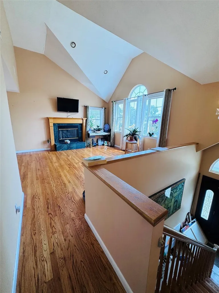 2 Walker Avenue Syosset NY 11791