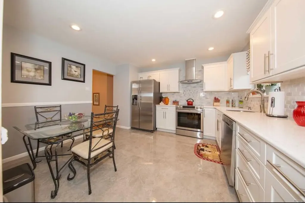 2 Walker Avenue Syosset NY 11791