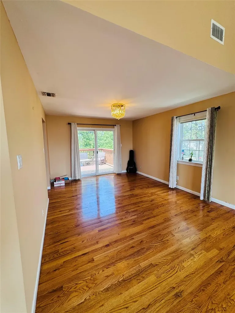 2 Walker Avenue Syosset NY 11791
