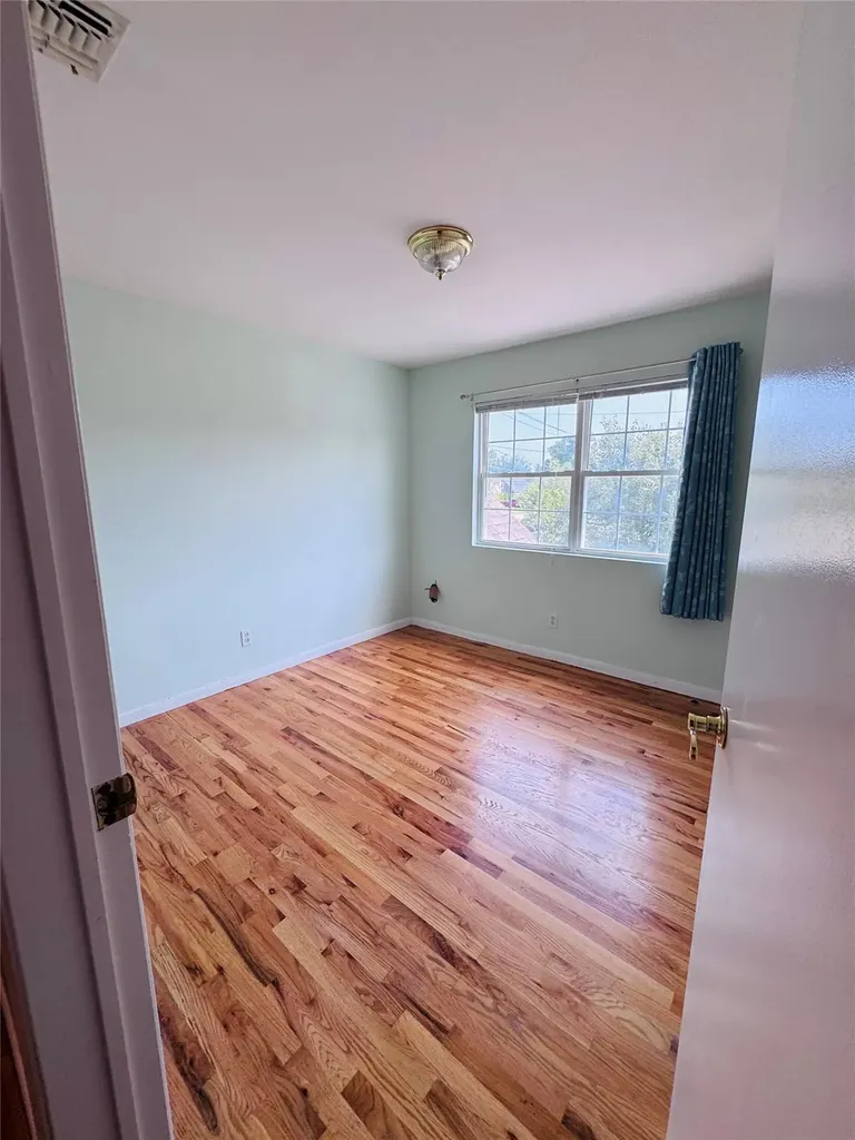 2 Walker Avenue Syosset NY 11791