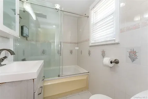 7 Mayfair Road Baldwin NY 11510