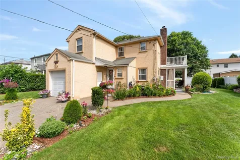 7 Mayfair Road Baldwin NY 11510