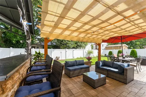 7 Mayfair Road Baldwin NY 11510