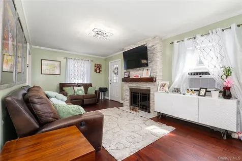 7 Mayfair Road Baldwin NY 11510